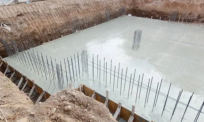 Diseño de cimentaciones superficiales para suelos salinos en Antofagasta